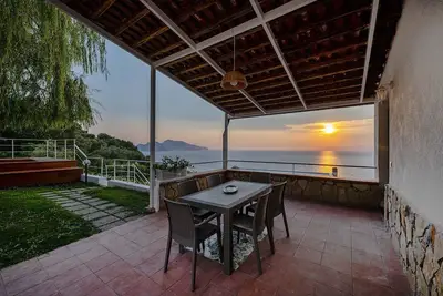 Image de Maison de vacances avec climatisation, piscine, Wifi, Tv, patio, vue panoramique, près de Sorrente