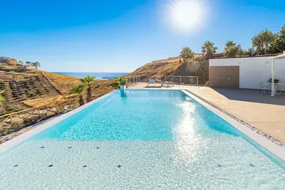 Image de Belle maison de vacances privée avec climatisation, piscine privée, Wifi, Tv et patio