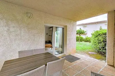 Image de corse T2 - jardin et terrasse à 150 m de la mer, piscine – calme, idéal famille