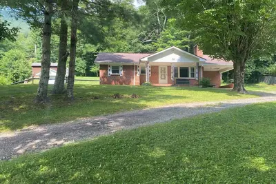 Image de Welcome to your mountain getaway near Elk Knob Park and Boone N. C.