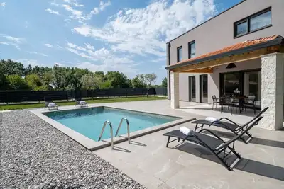 Image de Casa Vita – The Peaceful Istrian Retreat<br>Modern holiday home for up to 4 guests with a private pool, set in a quiet and green environment near Poreč and Rovinj.