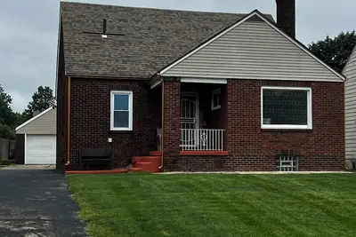 Image de Spacious 5-bedroom house in enchanting Youngstown with Ac