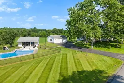 Image de Country Fields, Wine Country, Pool and More