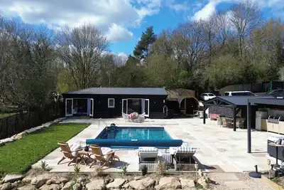 Image de Wellness cottage near Leeds castle with pool, jacuzzi, sauna and fitness room