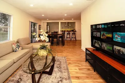 Image de Newly remodeled 4br - near  Sanford Airport & Lake Mary