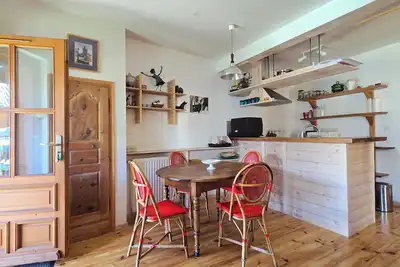 Image de Gîte cosy, piscine et vue montagne. Proche Serre-Ponçon