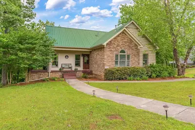Image de Spacious 5 bedroom house with double decker dock on quiet lakefront!