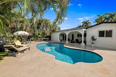 Image de 5 Bedroom Villa Heated Pool with Game Room, 5 Minutes to  Ocean