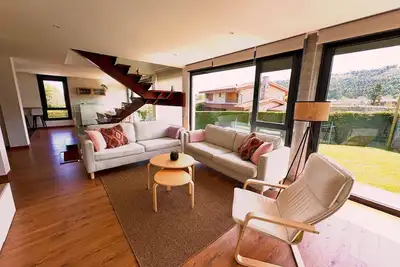 Image de Bright house in Naves with 4 bedrooms and 3 bathrooms. Large spaces by the sea