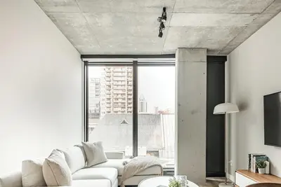 Image de Modern Urban Retreat with Skyline Panorama