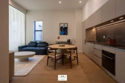 Image de Elegant Escape in Montreal’s Golden Square Mile