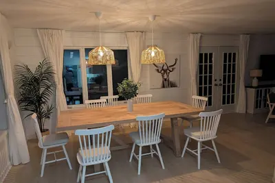 Image de Steps from the Shore, Modern Beachy Getaway