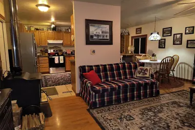 Image de Charming 2-bedroom farmhouse in Willamina's relaxing countryside.