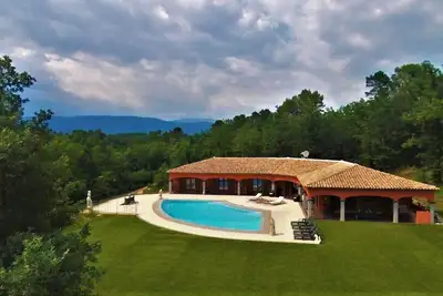 Image de Villa de charme et de caractère, 15 personnes, séjours Familles ou amis, Var