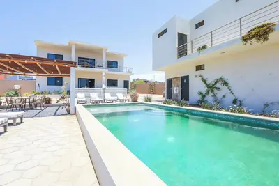 Image de Stylish Ground-Floor Getaway 2br/Pool/SurfCerritos