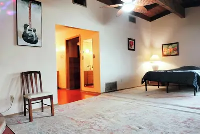 Image de Fabulous 6-bedroom Golf  Villa with Ac in charming Lawton