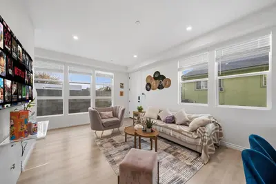 Image de Jie's New - All King Spacious Comfort 3b3b home