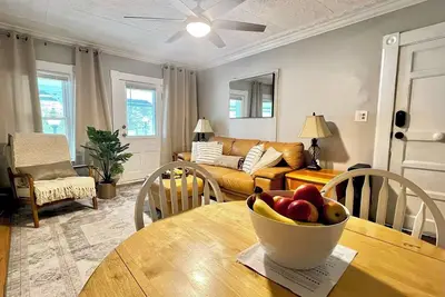 Image de Charming 2br Retreat Near UConn Walk to Coventry Lake + Bidwell Tavern