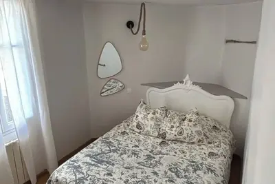 Image de Appartement au cœur de la vieille ville avec balcon à deux pas de la Sorgue