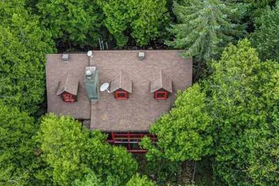 Image de Rare Lakefront Chalet, Mont Tremblant
