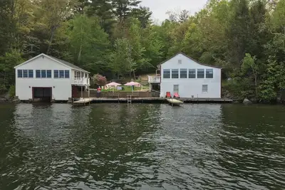 Image de Waterfront family compound