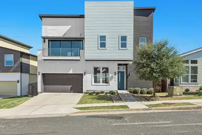 Image de East Austin Retreat - Huge Yard, Pet-Friendly & Office