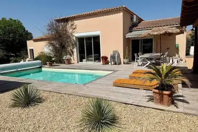 Image de Villa entièrement rénovée spacieuse et lumineuse. Très bien située.