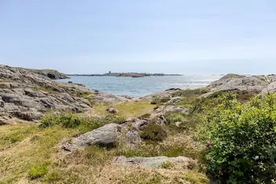 Image de Coastal Calmness in Stockevik Skärhamn