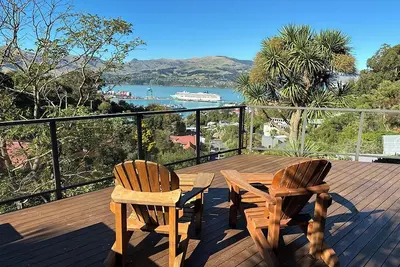 Image de Beautiful Home in Lyttelton with Spectacular Views of Harbour from Every Room