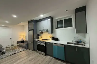 Image de Guest Suite in Calgary\nModern and Newly Built Basement Suite 2br and 1b