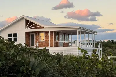 Image de Elevated Home w/ Private Pool Near desirable Tahiti Beach