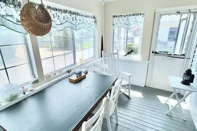 Image de Fully Furnished home short walk to Swifts Beach