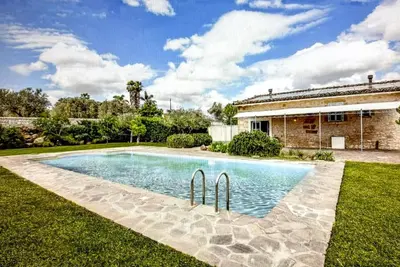 Image de Maison de vacances privée avec piscine privée, bain à remous, climatisation, Wifi, Tv, terrasse
