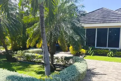 Image de Lovely Retreat Villa w/ access to private beach, pool, gym & modern amenities
