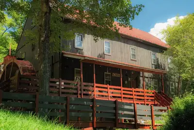 Image de Mill Estate | Historic 1849 Compound | Sleeps 13