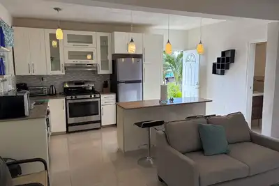 Image de Near Beach 2br Private Backyard, Grill & Laundry