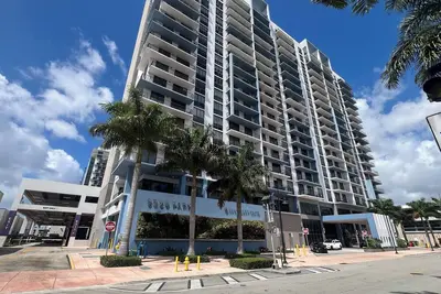 Image de \"1-Free Parking\" Entire condo in Dawntown Doral. Spacious 3/3 in excellent.