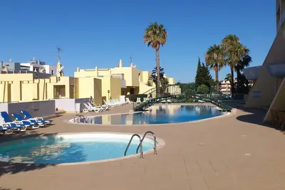 Image de 2 bedroom pet-friendly apartment with sea view in gated condominium with pool