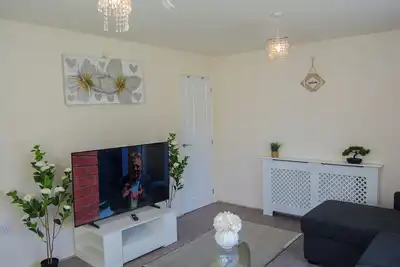 Image de Modern 3-Bed House Leeds | Sleeps 7 | Free Parking | Contractor Friendly | Wi-Fi