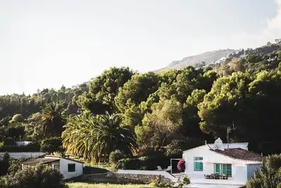 Image de Cottage in the middle of nature with city and sea views