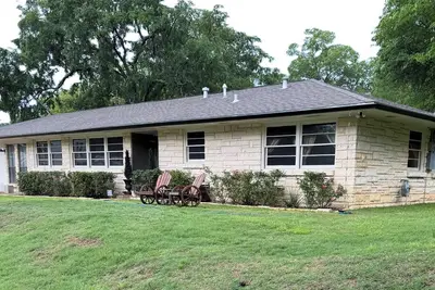 Image de Spacious 4-Bdrm 2-Ba family home in historic Jefferson, 5min walk from downtown!