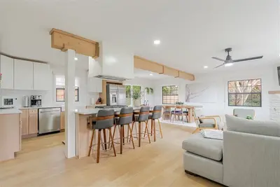 Image de Spacious Family Retreat - 4br/3ba w/Pool & Hot Tub, Sleeps 10