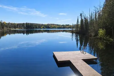 Image de Private Lakefront House, 15 feet to water, Kayaks, Game Room, Dog Friendly