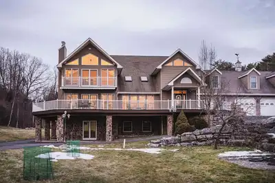 Image de Lake-View Retreat with Hot Tub & Fenced Yard