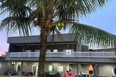 Image de House with a large and cozy pool, with space for the whole family, 100m from the beach.