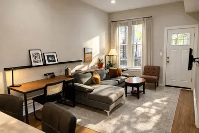 Image de Flexhome West Town Spacious 2br Duplex · Sleeps 8