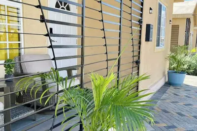 Image de Soothing 2-bedroom house with Ac in charming Portmore