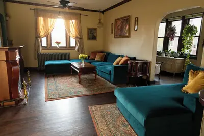 Image de Luxury Victorian Home 2 miles from stadiums