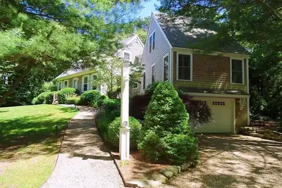 Image de Country Living at a Convenient Location