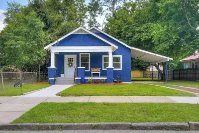 Image de Blue Bungalow! Wonderful 4-bedroom house in charming Augusta